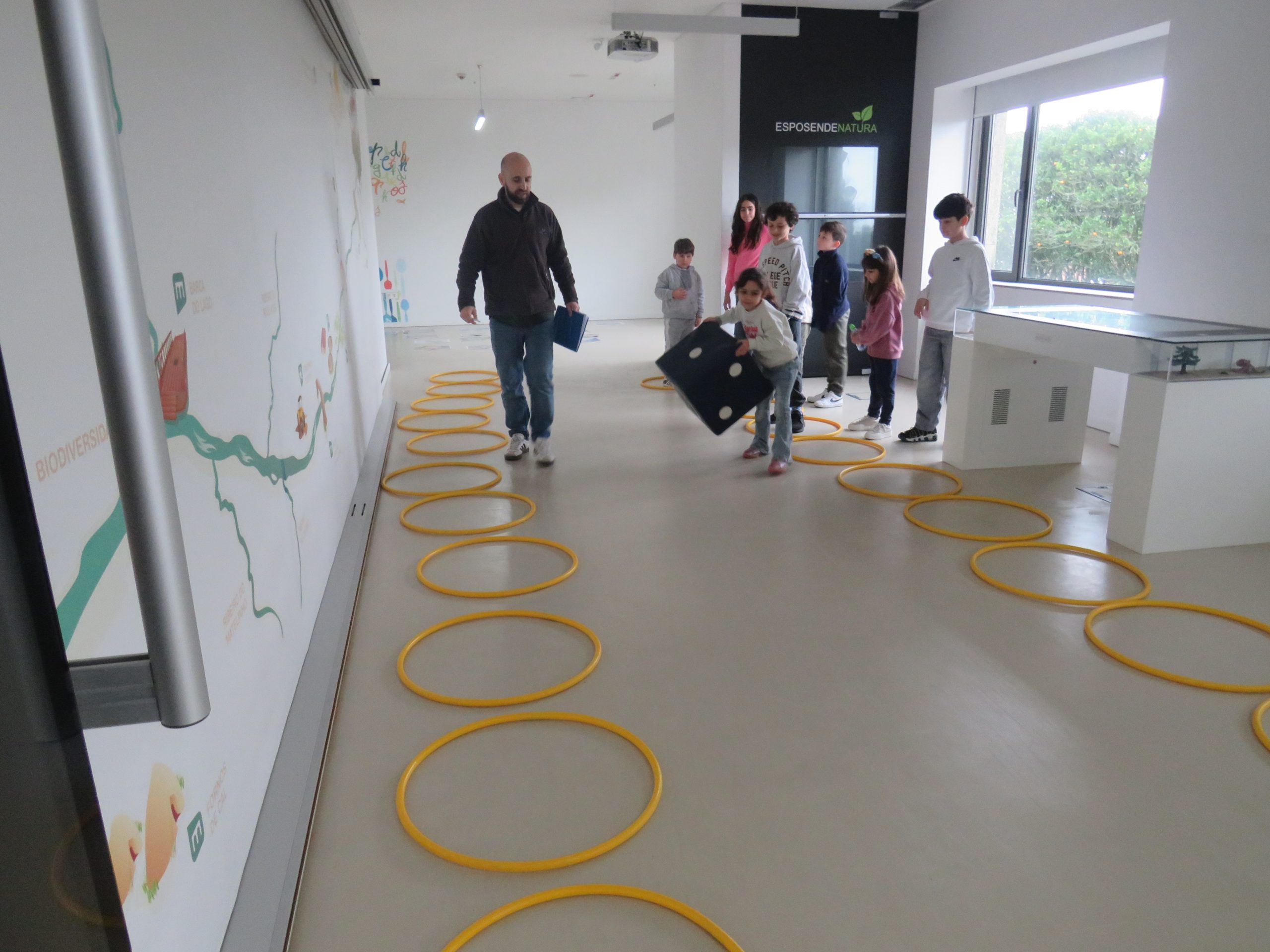 🎭✨ Arrancaram as Oficinas de Férias de Carnaval no Centro de Educação Ambiental de Esposende! ✨🎭 4 IMG 8109 scaled