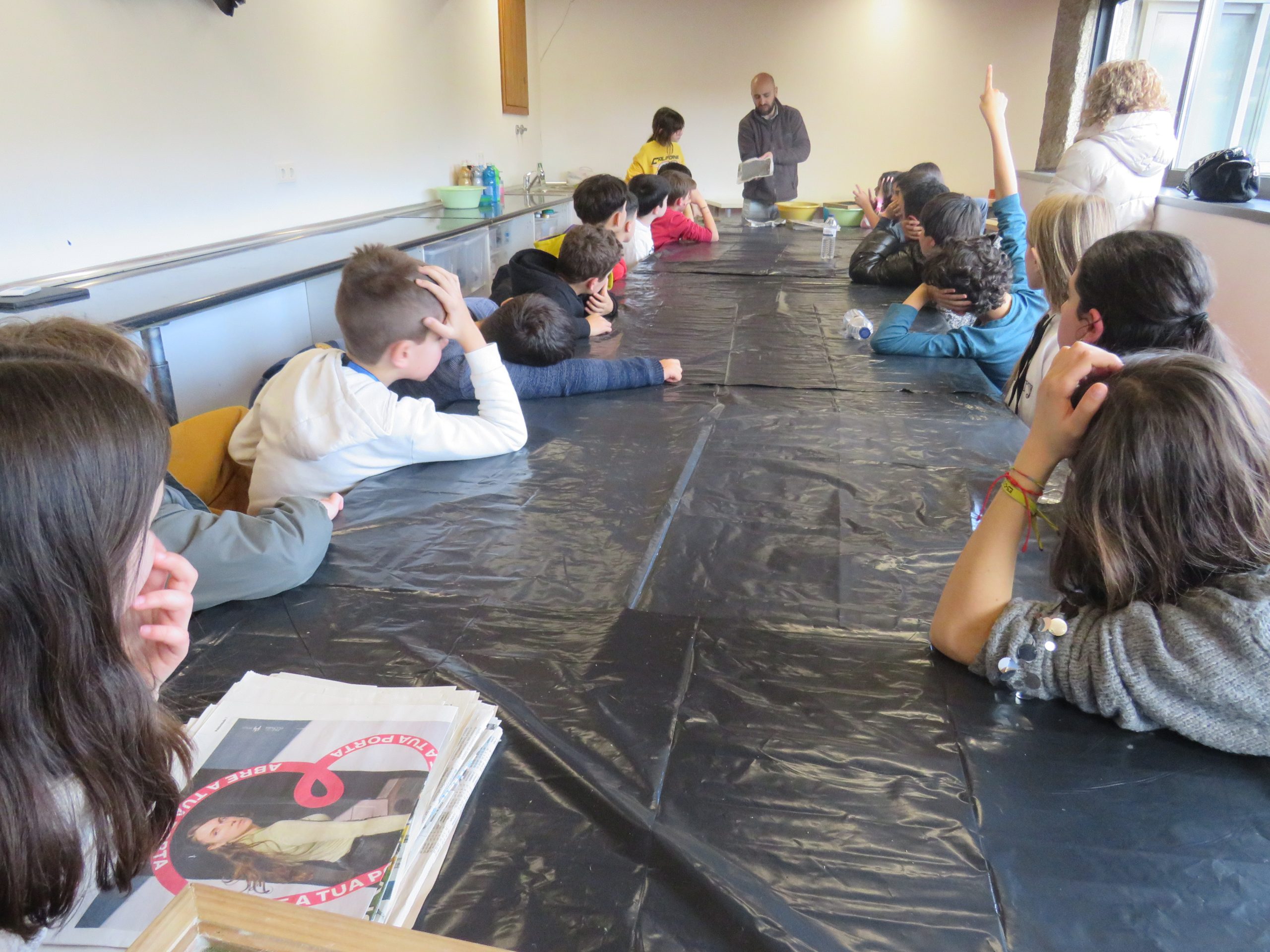 🌍 Escola Básica António Correia de Oliveira no CEA para Oficina "Vamos Reciclar Papel"🌿♻️ 4 IMG 8140 scaled