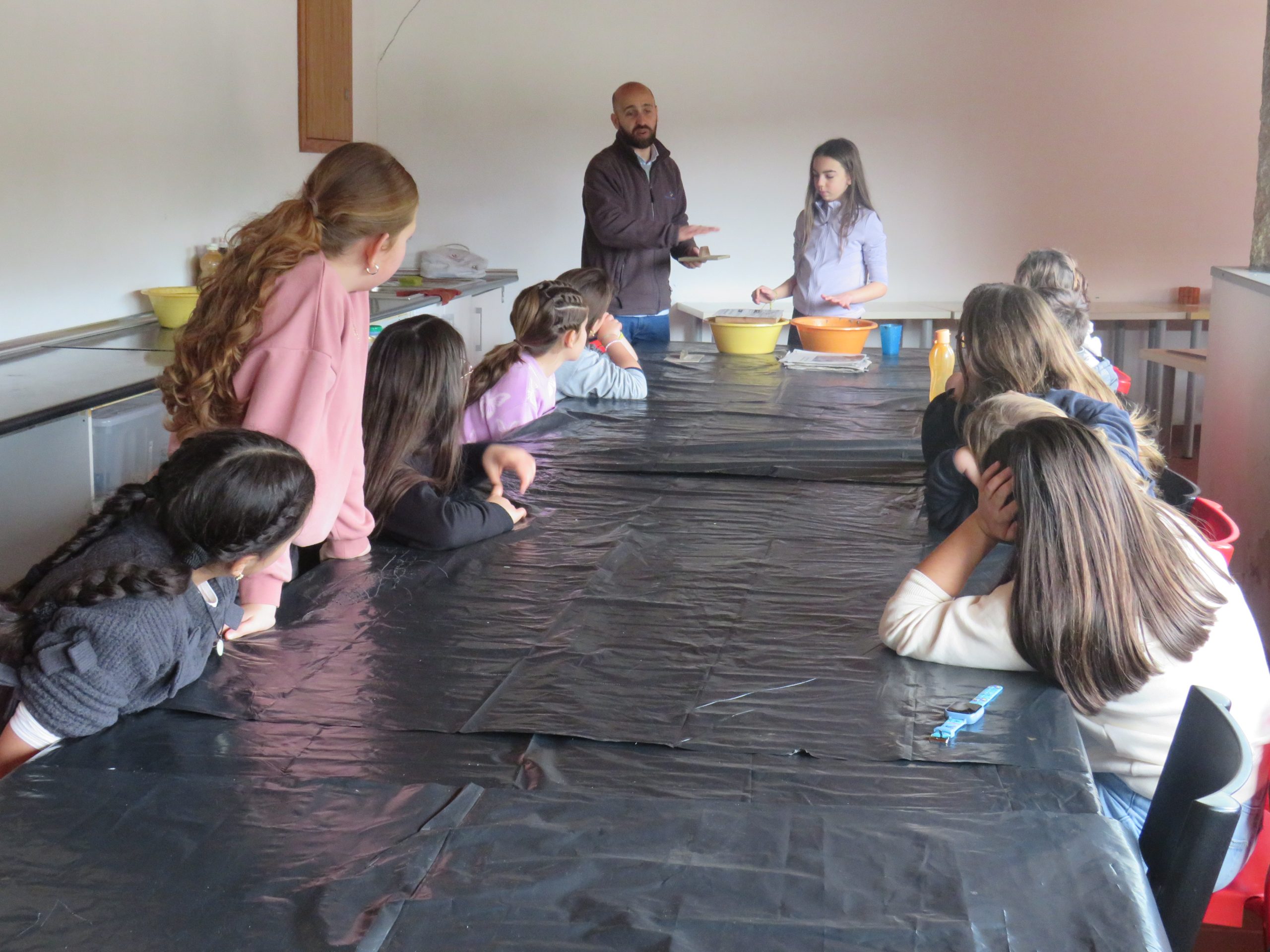 Escola Básica de Apúlia regressou ao CEA para Oficina "Vamos Reciclar Papel" 4 IMG 8168 scaled