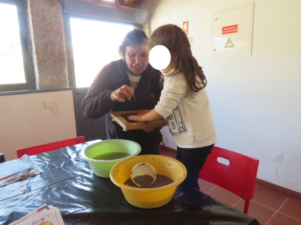 ASSINJEPE visitou-nos para Oficina <em>Vamos Reciclar Papel</em> 2 IMG 0645