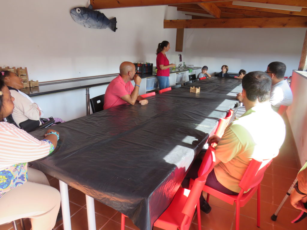 APPACDM de Esposende e crianças particulares participam na oficina Use e Re-Use: Rolhas de cortiça! 1 IMG 2575