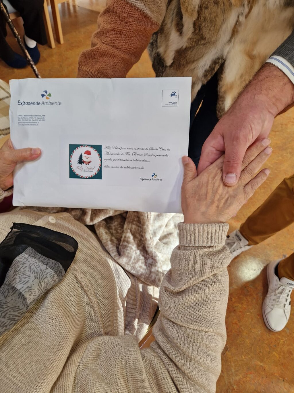 Esposende Ambiente Promove Ação Solidária com Entrega de Postais a Idosos Institucionalizados 2 postal 1 1024 2500